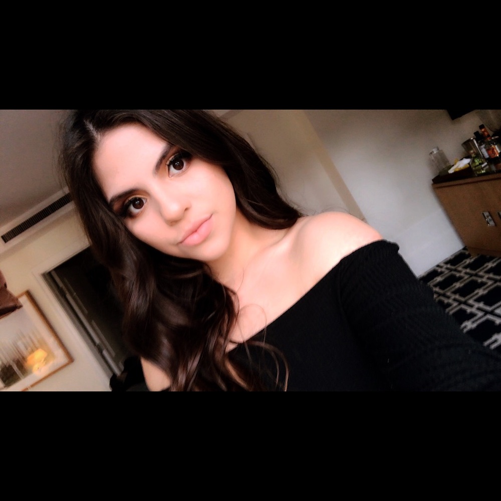 Meet your Posher, Anahi